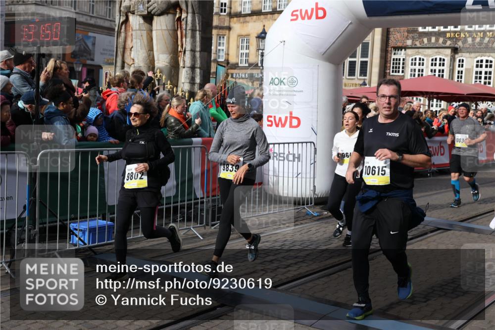 05.10.2025 - 20. swb-Marathon Bremen Yannick Fuchs http://msf.ph/oto/9230619 05.10.2025 11:02:39 Ziel 9468, 9647, 9707, 9802, 9839, 10033, 10595, 10598, 10615, 11110, 11160, 11537, 11538, 11711 meine-sportfotos.de