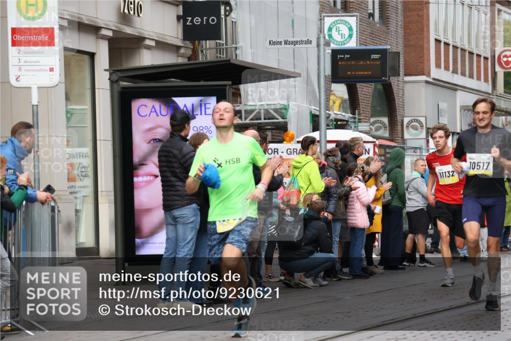 05.10.2025 - 20. swb-Marathon Bremen Strokosch-Dieckow http://msf.ph/oto/9230621 05.10.2025 10:38:30 Ziel 9341, 10352, 10409, 10517, 10862, 10967, 11132, 9341, 10352, 10409, 10517, 10862, 10967, 11132 meine-sportfotos.de