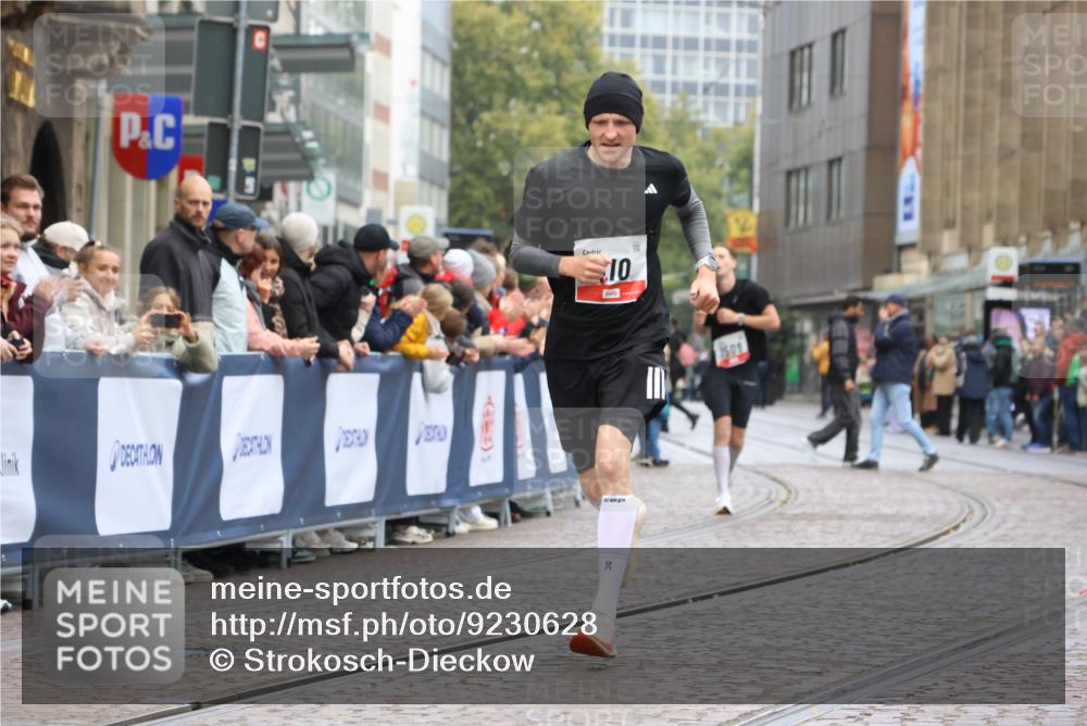 05.10.2025 - 20. swb-Marathon Bremen Strokosch-Dieckow http://msf.ph/oto/9230628 05.10.2025 12:29:38 Ziel 410 meine-sportfotos.de