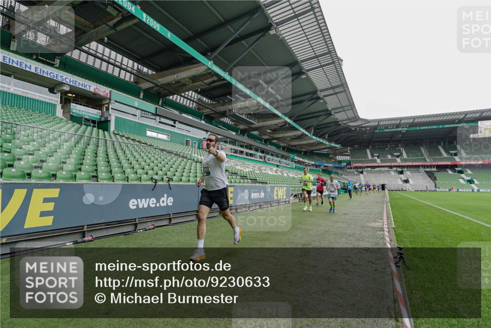 05.10.2025 - 20. swb-Marathon Bremen Michael Burmester http://msf.ph/oto/9230633 05.10.2025 12:48:27 Laufen im Stadion 492, 1370, 1526, 1607, 1625, 1642, 1646, 1724, 2241, 2360, 2643, 2974, 3320, 3324, 3768, 3819, 4353, 5103, 5264, 5599, 5786, 5918, 6251, 6463, 6632, 6804, 7735, 7831, 7900, 8244, 8687, 8729, 8897, 8923, 8932, 344, 346, 442, 564, 656, 1205, 1642, 2472, 2482, 2613, 2656, 2872, 3061, 4215, 4255, 4291, 4313, 5656, 7070, 7176, 7492 meine-sportfotos.de