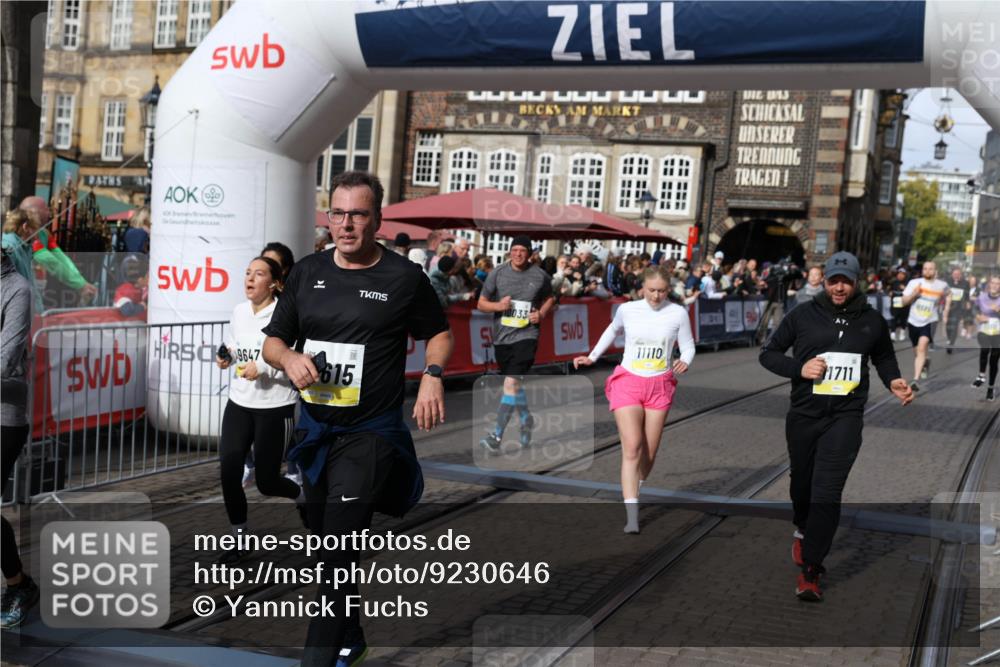 05.10.2025 - 20. swb-Marathon Bremen Yannick Fuchs http://msf.ph/oto/9230646 05.10.2025 11:02:39 Ziel 9468, 9647, 9707, 9802, 9839, 10033, 10595, 10598, 10615, 11110, 11160, 11537, 11538, 11711 meine-sportfotos.de