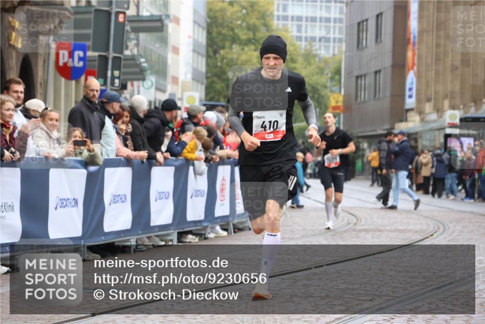 05.10.2025 - 20. swb-Marathon Bremen Strokosch-Dieckow http://msf.ph/oto/9230656 05.10.2025 12:29:38 Ziel 410 meine-sportfotos.de