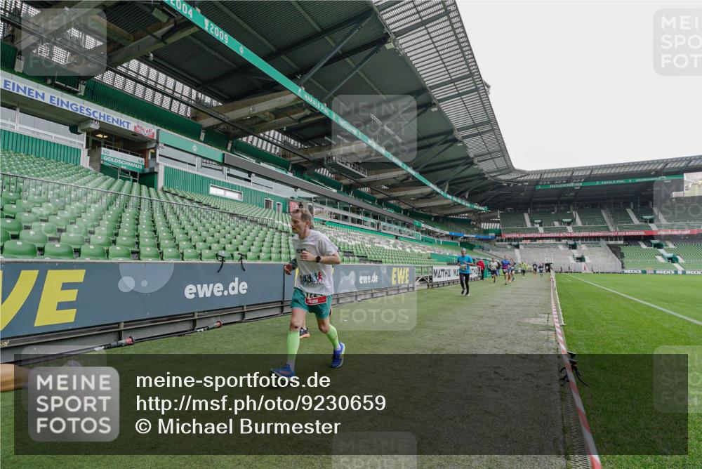 05.10.2025 - 20. swb-Marathon Bremen Michael Burmester http://msf.ph/oto/9230659 05.10.2025 12:48:30 Laufen im Stadion 492, 1370, 1526, 1607, 1625, 1724, 2241, 2360, 2643, 2974, 3320, 3324, 3768, 3819, 4353, 5103, 5264, 5599, 5786, 5918, 6171, 6251, 6463, 6632, 7735, 7831, 7900, 7904, 8244, 8507, 8687, 8729, 8897, 8923, 8932, 344, 346, 564, 656, 1205, 1642, 1646, 2472, 2482, 2656, 2872, 3061, 4215, 4255, 4291, 4313, 6804, 7176, 7492 meine-sportfotos.de