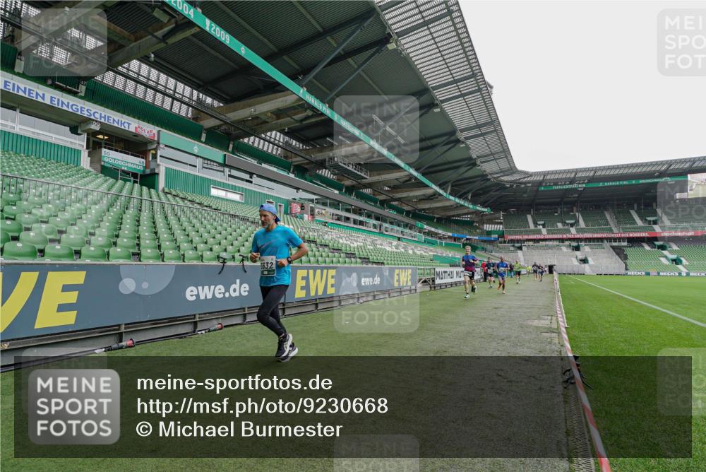 05.10.2025 - 20. swb-Marathon Bremen Michael Burmester http://msf.ph/oto/9230668 05.10.2025 12:48:33 Laufen im Stadion 492, 1370, 1526, 1607, 1625, 1724, 2241, 2360, 2643, 2974, 3320, 3324, 3768, 3819, 4353, 5103, 5264, 5599, 5786, 5918, 6171, 6251, 6463, 6632, 7735, 7831, 7900, 7904, 8244, 8507, 8687, 8729, 8897, 8923, 8932, 344, 346, 564, 656, 1205, 1642, 1646, 2360, 2656, 3061, 4215, 4291, 4313, 6804, 7176, 7492, 7900 meine-sportfotos.de