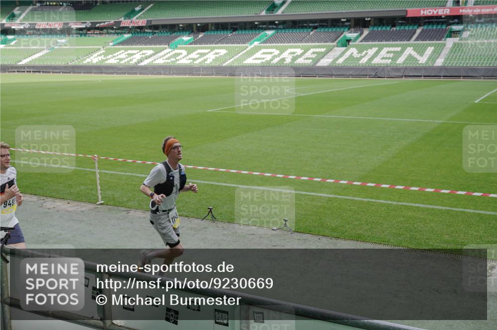 05.10.2025 - 20. swb-Marathon Bremen Michael Burmester http://msf.ph/oto/9230669 05.10.2025 10:29:43 Laufen im Stadion 7202, 8787, 8866, 9014, 9199, 9218, 9233, 9261, 9369, 9385, 9428, 9437, 9452, 9485, 9555, 9556, 9578, 9579, 9583, 9626, 9627, 9630, 9641, 9658, 9674, 9689, 9693, 9696, 9704, 9729, 9740, 9761, 9803, 9832, 9889, 9924, 9929, 9958, 9969, 9986, 10073, 10089, 10118, 10170, 10246, 10376, 10400, 10432, 10534, 10601, 10673, 10685, 10715, 10723, 10726, 10733, 10781, 10868, 10877, 10923, 10929, 10932, 10951, 10968, 11005, 11022, 11091, 11119, 11187, 11208, 11288, 11298 meine-sportfotos.de