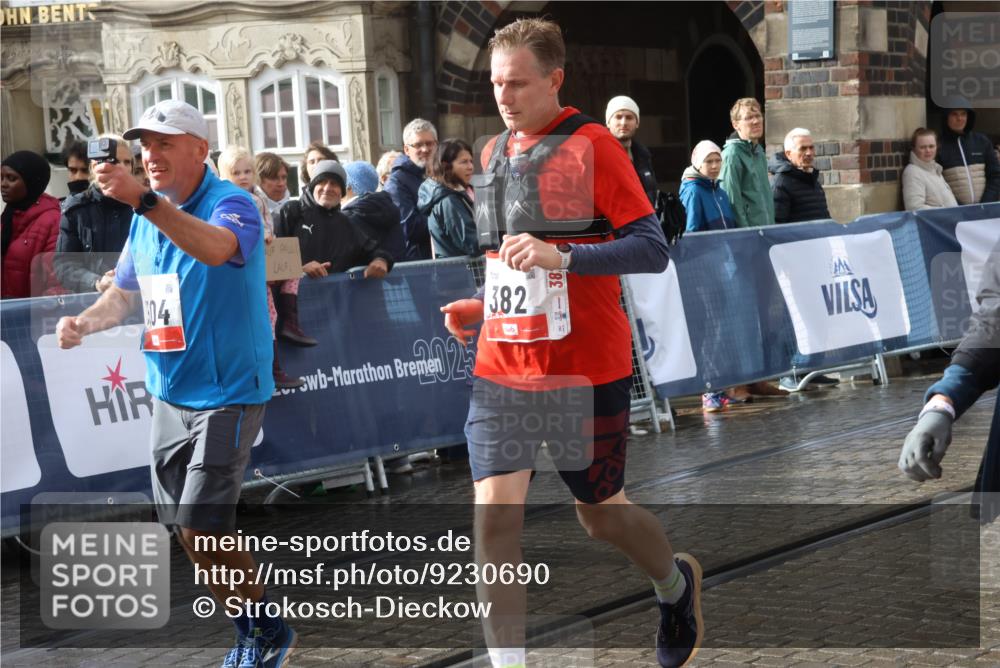 05.10.2025 - 20. swb-Marathon Bremen Strokosch-Dieckow http://msf.ph/oto/9230690 05.10.2025 15:05:13 Ziel 382 meine-sportfotos.de
