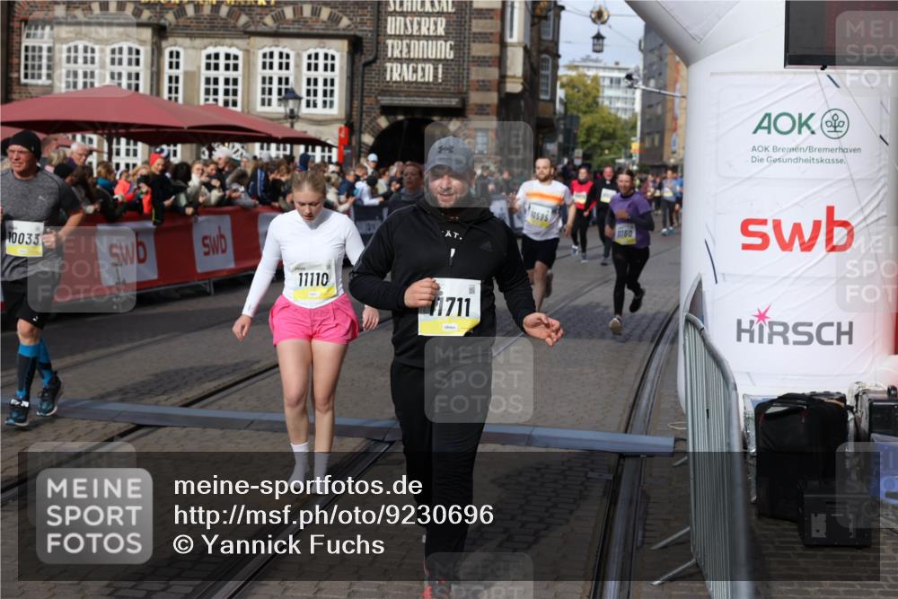 05.10.2025 - 20. swb-Marathon Bremen Yannick Fuchs http://msf.ph/oto/9230696 05.10.2025 11:02:40 Ziel 9468, 9647, 9707, 9802, 9839, 10033, 10595, 10598, 10615, 11110, 11160, 11537, 11538, 11711 meine-sportfotos.de
