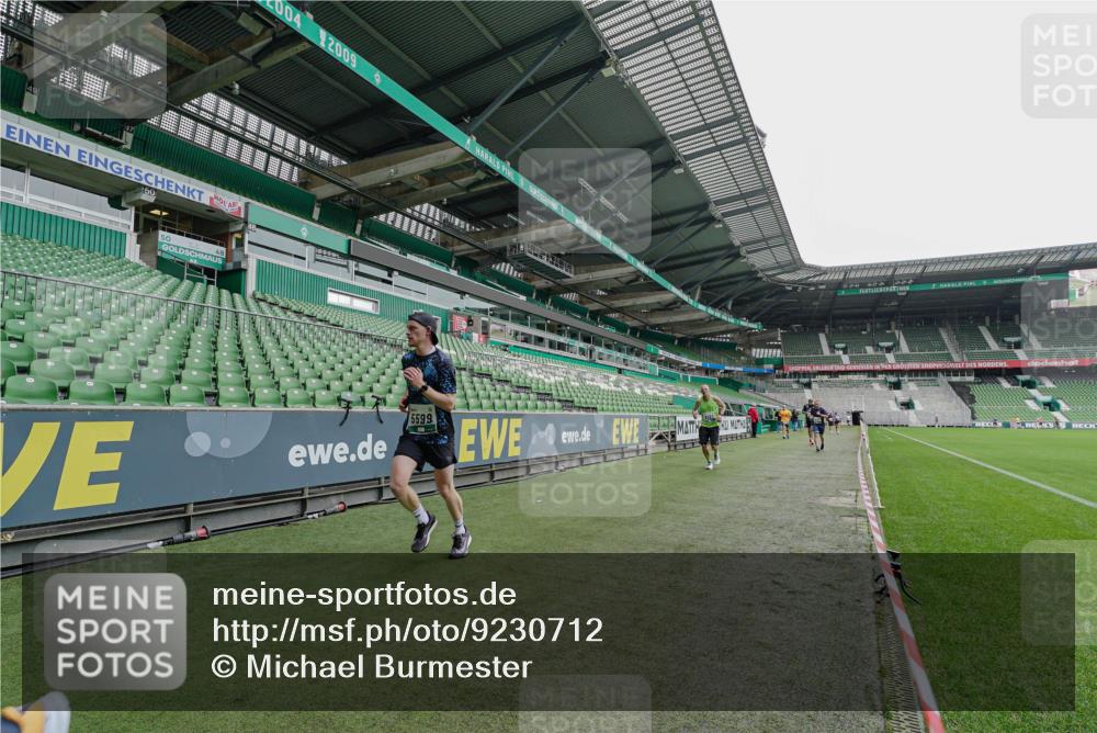 05.10.2025 - 20. swb-Marathon Bremen Michael Burmester http://msf.ph/oto/9230712 05.10.2025 12:48:38 Laufen im Stadion 492, 1195, 1370, 1607, 1625, 1724, 2241, 2643, 2974, 3320, 3324, 3768, 3819, 4353, 5103, 5264, 5599, 5786, 5918, 6171, 6251, 6463, 6632, 7735, 7831, 7904, 8244, 8507, 8630, 8687, 8729, 8897, 8923, 8932, 9114, 344, 564, 1205, 1526, 1642, 1646, 2360, 2656, 4291, 6804, 7176, 7492, 7900 meine-sportfotos.de