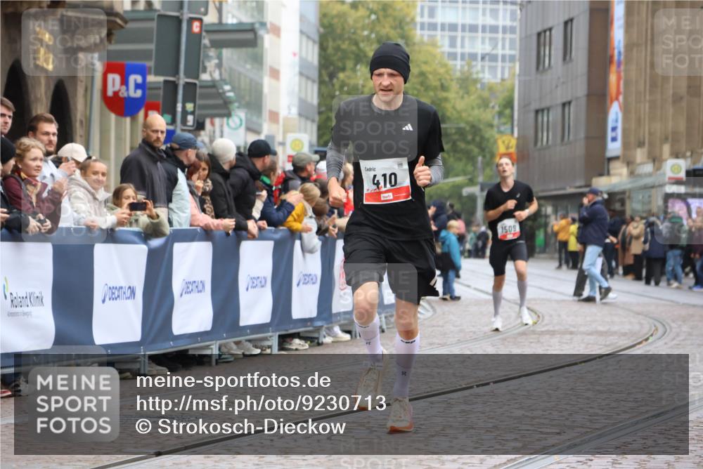 05.10.2025 - 20. swb-Marathon Bremen Strokosch-Dieckow http://msf.ph/oto/9230713 05.10.2025 12:29:39 Ziel 410 meine-sportfotos.de