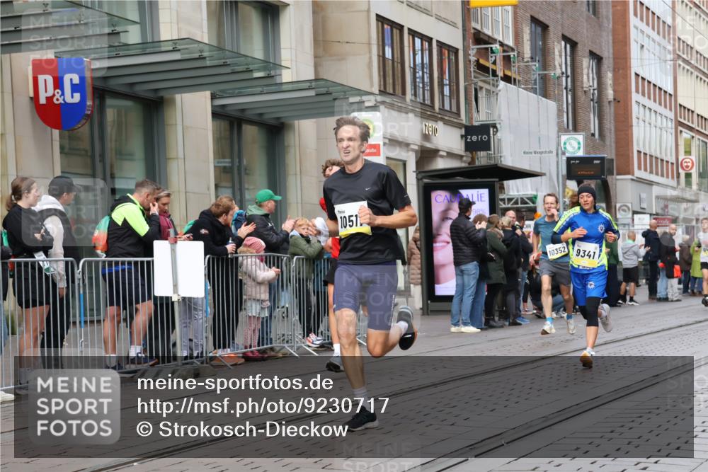05.10.2025 - 20. swb-Marathon Bremen Strokosch-Dieckow http://msf.ph/oto/9230717 05.10.2025 10:38:34 Ziel 9341, 9403, 10352, 10409, 10517, 10847, 10862, 10967, 11132, 11594, 9341, 9403, 10352, 10409, 10517, 10847, 10862, 10967, 11132, 11594 meine-sportfotos.de
