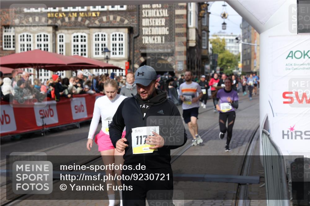 05.10.2025 - 20. swb-Marathon Bremen Yannick Fuchs http://msf.ph/oto/9230721 05.10.2025 11:02:41 Ziel 9468, 9647, 9707, 9802, 9839, 10033, 10595, 10598, 10615, 11110, 11160, 11537, 11538, 11711 meine-sportfotos.de