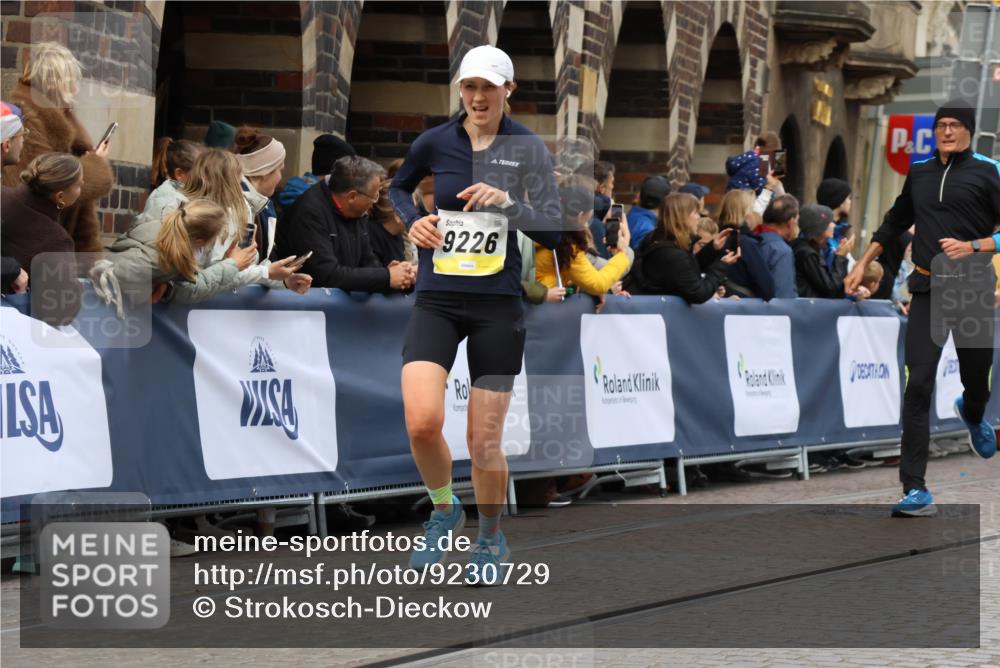 05.10.2025 - 20. swb-Marathon Bremen Strokosch-Dieckow http://msf.ph/oto/9230729 05.10.2025 10:52:09 Ziel 9196, 9226, 9852, 9939, 10038, 10240, 10438, 10668, 10727, 10900, 10942, 10977, 11458, 11641 meine-sportfotos.de