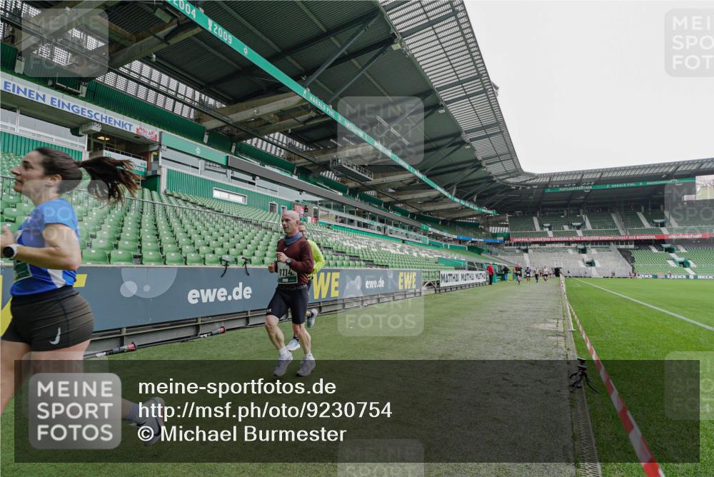 05.10.2025 - 20. swb-Marathon Bremen Michael Burmester http://msf.ph/oto/9230754 05.10.2025 12:48:51 Laufen im Stadion 492, 1195, 1370, 1625, 1654, 1724, 2119, 2241, 2594, 2974, 2988, 2990, 3320, 3324, 3819, 4353, 4385, 5103, 5599, 5786, 6171, 6251, 6463, 6632, 7904, 8244, 8507, 8630, 8687, 8897, 8923, 8932, 9114, 1526, 1607, 2360, 2643, 3768, 5264, 5918, 7735, 7831, 7900, 8729 meine-sportfotos.de