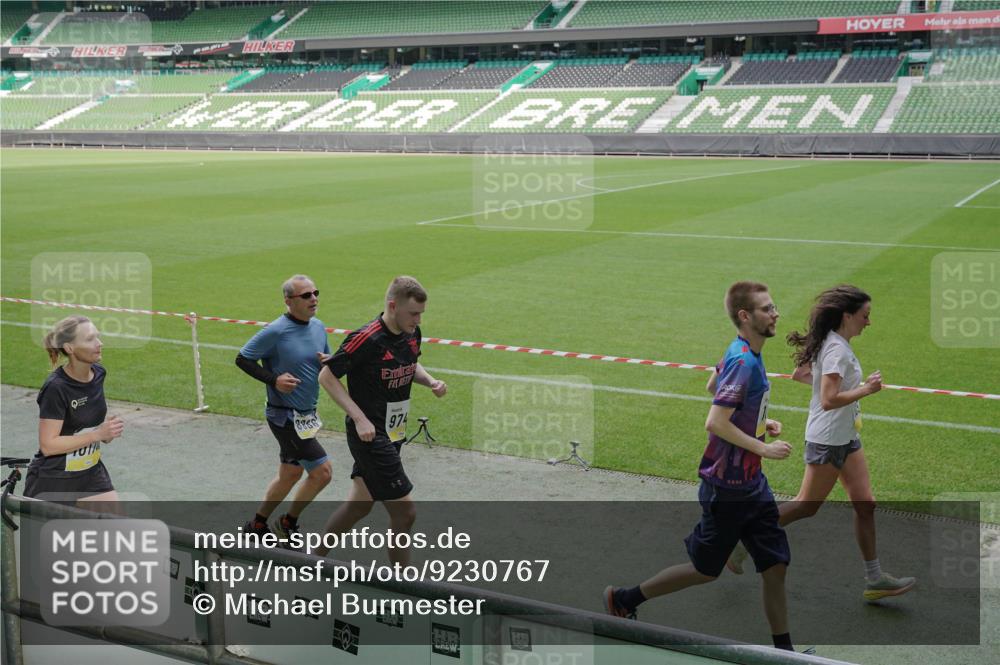 05.10.2025 - 20. swb-Marathon Bremen Michael Burmester http://msf.ph/oto/9230767 05.10.2025 10:29:46 Laufen im Stadion 7202, 8787, 8866, 9014, 9199, 9218, 9233, 9261, 9369, 9385, 9428, 9435, 9437, 9452, 9485, 9555, 9556, 9578, 9579, 9583, 9626, 9627, 9630, 9658, 9674, 9689, 9693, 9696, 9704, 9729, 9740, 9761, 9803, 9832, 9889, 9924, 9929, 9958, 9969, 9986, 10073, 10089, 10118, 10170, 10246, 10376, 10400, 10432, 10534, 10601, 10673, 10685, 10715, 10723, 10726, 10733, 10781, 10868, 10877, 10923, 10929, 10932, 10951, 10968, 11005, 11022, 11091, 11119, 11177, 11187, 11208, 11288, 11298 meine-sportfotos.de