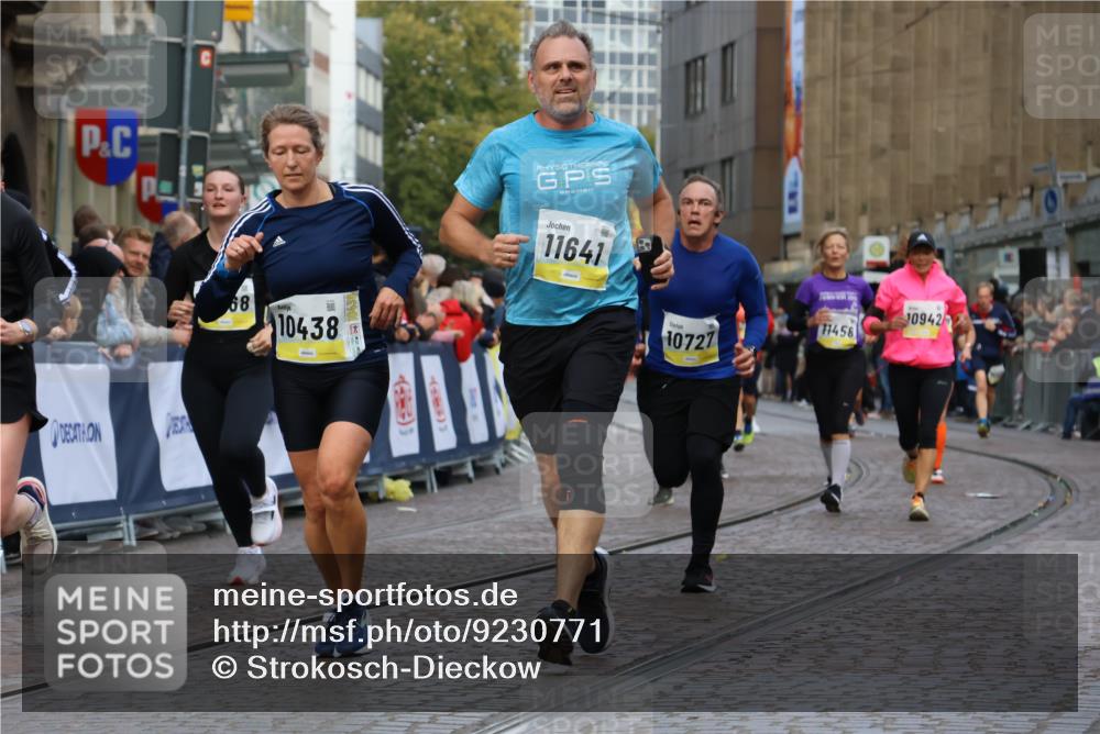 05.10.2025 - 20. swb-Marathon Bremen Strokosch-Dieckow http://msf.ph/oto/9230771 05.10.2025 10:52:10 Ziel 9196, 9226, 9852, 9955, 10038, 10240, 10438, 10668, 10727, 10900, 10927, 10942, 11458, 11491, 11641 meine-sportfotos.de