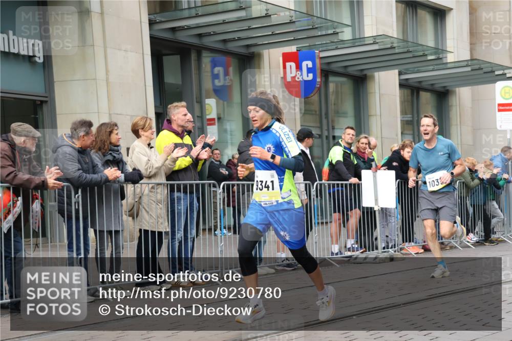 05.10.2025 - 20. swb-Marathon Bremen Strokosch-Dieckow http://msf.ph/oto/9230780 05.10.2025 10:38:36 Ziel 9341, 9403, 10352, 10409, 10517, 10847, 10862, 10967, 11132, 11594, 9341, 9403, 10352, 10409, 10517, 10847, 10862, 10967, 11132, 11594 meine-sportfotos.de