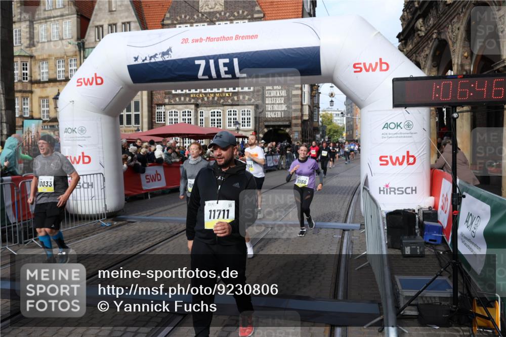 05.10.2025 - 20. swb-Marathon Bremen Yannick Fuchs http://msf.ph/oto/9230806 05.10.2025 11:02:42 Ziel 9468, 9647, 9707, 9802, 9839, 10033, 10595, 10598, 10615, 10825, 11110, 11160, 11537, 11538, 11711 meine-sportfotos.de