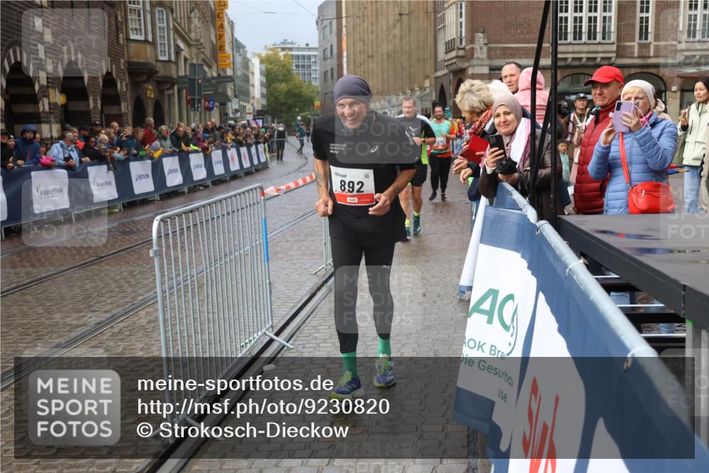 05.10.2025 - 20. swb-Marathon Bremen Strokosch-Dieckow http://msf.ph/oto/9230820 05.10.2025 15:13:32 Ziel 892, 1355 meine-sportfotos.de