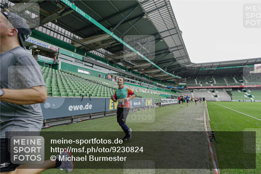 05.10.2025 - 20. swb-Marathon Bremen Michael Burmester http://msf.ph/oto/9230824 05.10.2025 12:49:06 Laufen im Stadion 492, 1195, 1257, 1535, 1625, 1654, 1724, 1727, 2044, 2119, 2594, 2974, 2988, 2990, 3124, 3320, 3819, 4385, 5103, 5599, 5786, 6171, 6251, 6431, 6463, 6619, 6632, 6877, 7904, 8216, 8244, 8507, 8630, 8687, 8897, 8923, 9114, 1370, 1607, 2241, 3324, 3768, 4353, 5264, 7831, 8729, 8932 meine-sportfotos.de
