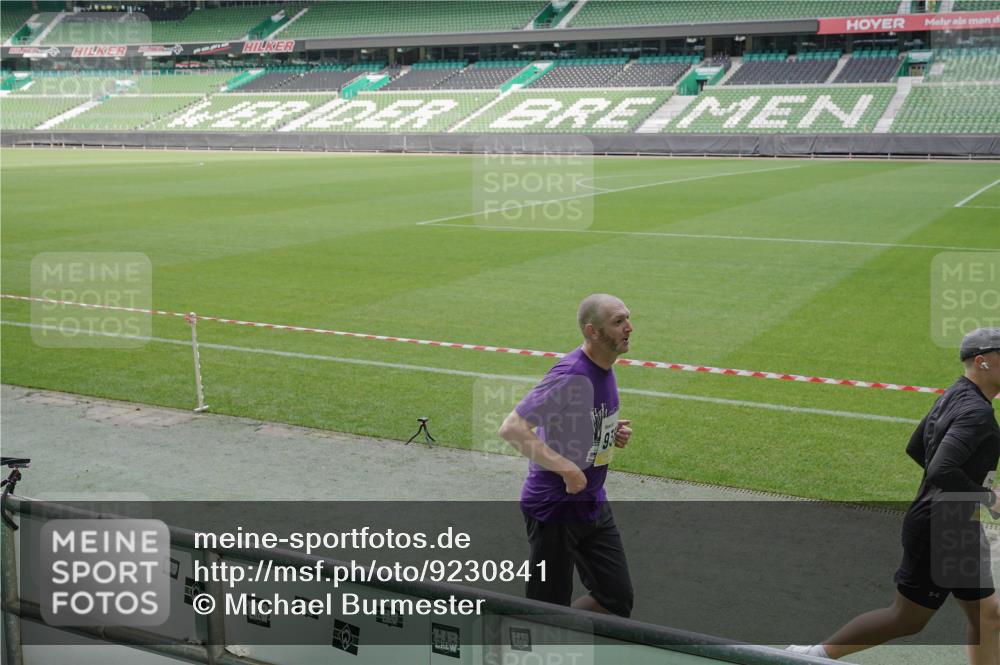 05.10.2025 - 20. swb-Marathon Bremen Michael Burmester http://msf.ph/oto/9230841 05.10.2025 10:29:48 Laufen im Stadion 7202, 8787, 8866, 9014, 9199, 9218, 9233, 9255, 9261, 9369, 9385, 9428, 9435, 9437, 9452, 9485, 9555, 9556, 9578, 9579, 9583, 9630, 9658, 9674, 9689, 9693, 9696, 9704, 9729, 9740, 9761, 9803, 9832, 9889, 9924, 9929, 9958, 9969, 9975, 9986, 10073, 10089, 10118, 10170, 10246, 10376, 10400, 10432, 10534, 10548, 10601, 10673, 10685, 10715, 10723, 10726, 10733, 10781, 10868, 10877, 10923, 10929, 10932, 10951, 10968, 11005, 11022, 11091, 11177, 11187, 11208, 11288, 11298 meine-sportfotos.de