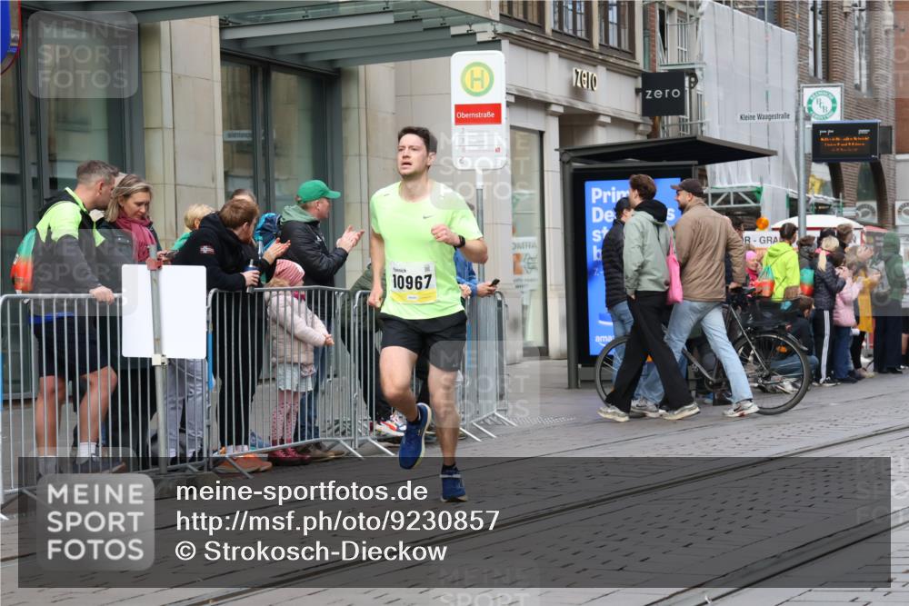05.10.2025 - 20. swb-Marathon Bremen Strokosch-Dieckow http://msf.ph/oto/9230857 05.10.2025 10:38:41 Ziel 9403, 10352, 10847, 10967, 11594, 9403, 10352, 10847, 10967, 11594 meine-sportfotos.de