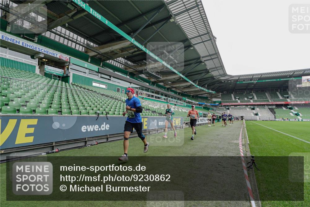 05.10.2025 - 20. swb-Marathon Bremen Michael Burmester http://msf.ph/oto/9230862 05.10.2025 12:49:12 Laufen im Stadion 150, 187, 270, 492, 1195, 1257, 1535, 1609, 1625, 1654, 1727, 1876, 2044, 2119, 2356, 2594, 2988, 2990, 3124, 3320, 3544, 3738, 3819, 3960, 4385, 5103, 5599, 6171, 6431, 6463, 6619, 6632, 6877, 7904, 8216, 8507, 8630, 8687, 8897, 9114, 1370, 1724, 2241, 2974, 3324, 3819, 4353, 5103, 5786, 6251, 8244, 8923, 8932 meine-sportfotos.de