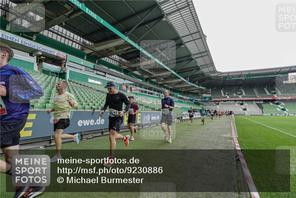 05.10.2025 - 20. swb-Marathon Bremen Michael Burmester http://msf.ph/oto/9230886 05.10.2025 12:49:18 Laufen im Stadion 150, 187, 270, 1195, 1257, 1535, 1609, 1625, 1654, 1727, 1876, 1904, 2044, 2119, 2356, 2594, 2988, 2990, 3124, 3544, 3738, 3960, 4385, 5599, 6171, 6431, 6463, 6619, 6632, 6877, 7647, 7904, 7987, 8216, 8507, 8630, 8687, 9114, 492, 1724, 2974, 3320, 3324, 3819, 4353, 5103, 5786, 6251, 8244, 8897, 8923, 8932 meine-sportfotos.de