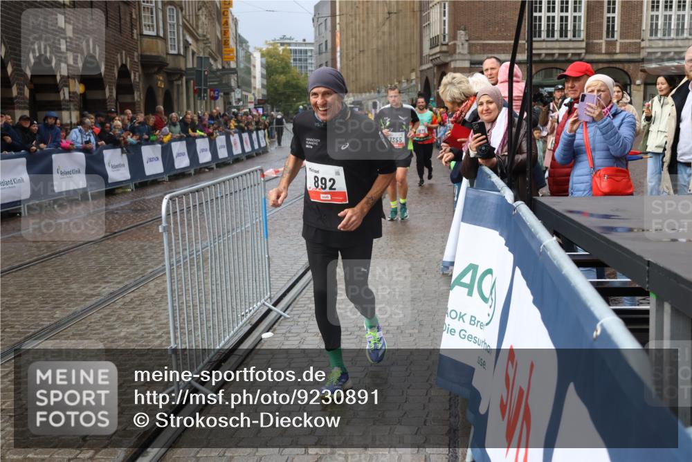 05.10.2025 - 20. swb-Marathon Bremen Strokosch-Dieckow http://msf.ph/oto/9230891 05.10.2025 15:13:32 Ziel 892, 1355 meine-sportfotos.de