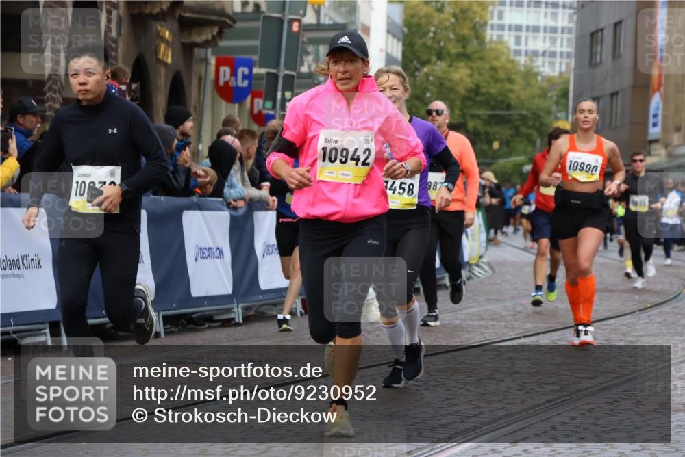 05.10.2025 - 20. swb-Marathon Bremen Strokosch-Dieckow http://msf.ph/oto/9230952 05.10.2025 10:52:15 Ziel 9584, 9852, 9955, 9987, 10038, 10668, 10719, 10900, 10927, 10942, 11128, 11458, 11491, 11665 meine-sportfotos.de