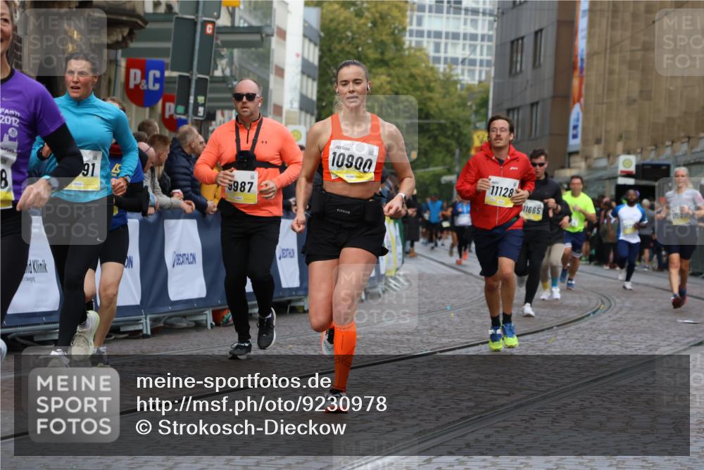 05.10.2025 - 20. swb-Marathon Bremen Strokosch-Dieckow http://msf.ph/oto/9230978 05.10.2025 10:52:16 Ziel 9584, 9955, 9987, 10038, 10507, 10719, 10900, 10927, 10942, 11128, 11458, 11491, 11665 meine-sportfotos.de