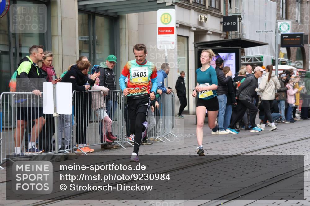 05.10.2025 - 20. swb-Marathon Bremen Strokosch-Dieckow http://msf.ph/oto/9230984 05.10.2025 10:38:53 Ziel 7111, 9239, 9403, 9863, 10847, 10908, 11067, 11343, 11594, 7111, 9239, 9403, 9863, 10847, 10908, 11067, 11343, 11594 meine-sportfotos.de