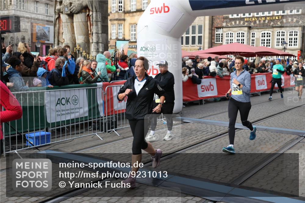 05.10.2025 - 20. swb-Marathon Bremen Yannick Fuchs http://msf.ph/oto/9231013 05.10.2025 11:02:50 Ziel 9331, 9360, 9516, 9841, 10510, 10530, 10803, 10804, 10825, 10826, 11024 meine-sportfotos.de