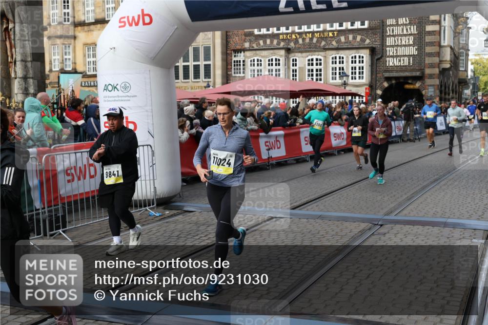 05.10.2025 - 20. swb-Marathon Bremen Yannick Fuchs http://msf.ph/oto/9231030 05.10.2025 11:02:50 Ziel 9331, 9360, 9516, 9841, 10510, 10530, 10803, 10804, 10825, 10826, 11024 meine-sportfotos.de