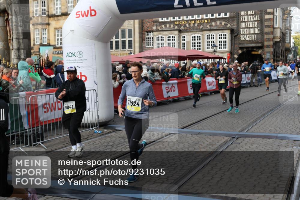 05.10.2025 - 20. swb-Marathon Bremen Yannick Fuchs http://msf.ph/oto/9231035 05.10.2025 11:02:50 Ziel 9331, 9360, 9516, 9841, 10510, 10530, 10803, 10804, 10825, 10826, 11024 meine-sportfotos.de