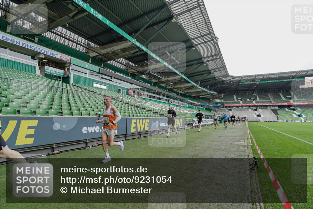 05.10.2025 - 20. swb-Marathon Bremen Michael Burmester http://msf.ph/oto/9231054 05.10.2025 12:49:48 Laufen im Stadion 150, 187, 217, 270, 287, 424, 511, 845, 939, 1257, 1388, 1535, 1609, 1707, 1727, 1876, 1904, 2044, 2356, 2594, 2988, 2990, 3124, 3259, 3353, 3544, 3738, 3885, 3960, 4006, 4367, 4438, 4870, 5118, 5894, 6214, 6281, 6431, 6619, 6805, 6877, 7647, 7987, 8216, 8401, 8536, 8873, 9118, 1195, 1654, 2119, 2990, 4385, 6171, 7904, 8507, 8630, 9114 meine-sportfotos.de