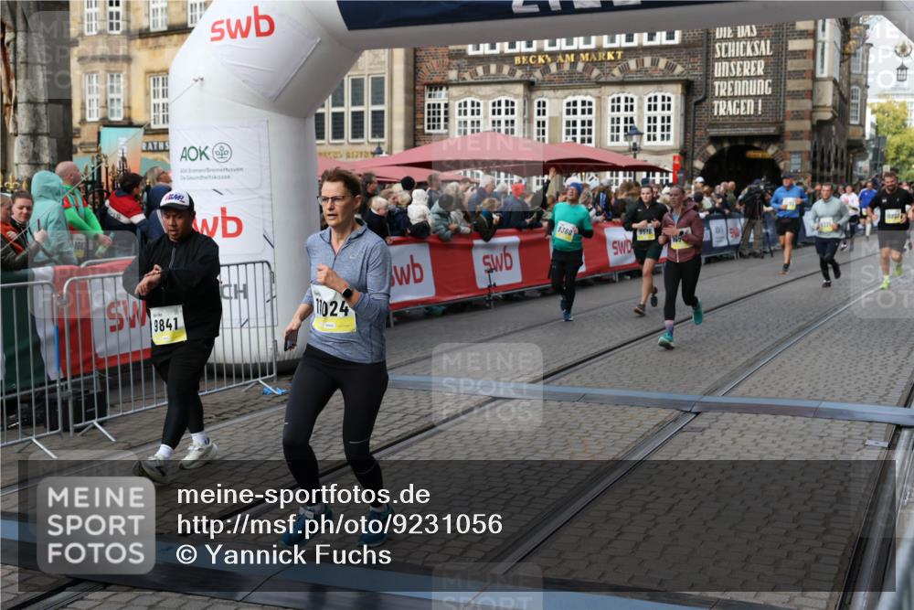 05.10.2025 - 20. swb-Marathon Bremen Yannick Fuchs http://msf.ph/oto/9231056 05.10.2025 11:02:50 Ziel 9331, 9360, 9516, 9841, 10510, 10530, 10803, 10804, 10825, 10826, 11024 meine-sportfotos.de