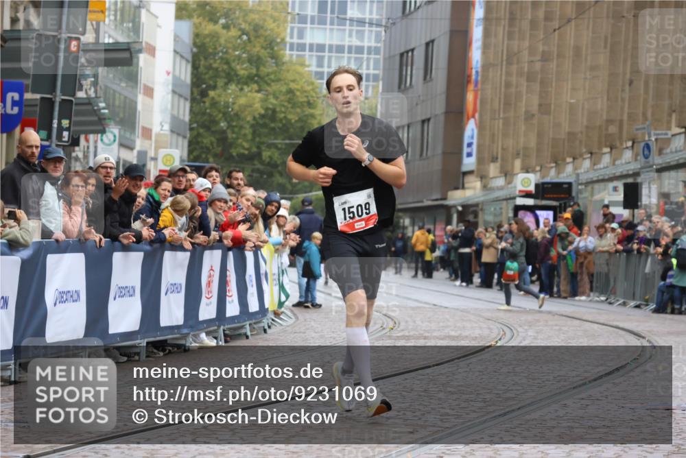05.10.2025 - 20. swb-Marathon Bremen Strokosch-Dieckow http://msf.ph/oto/9231069 05.10.2025 12:29:45 Ziel 1509 meine-sportfotos.de