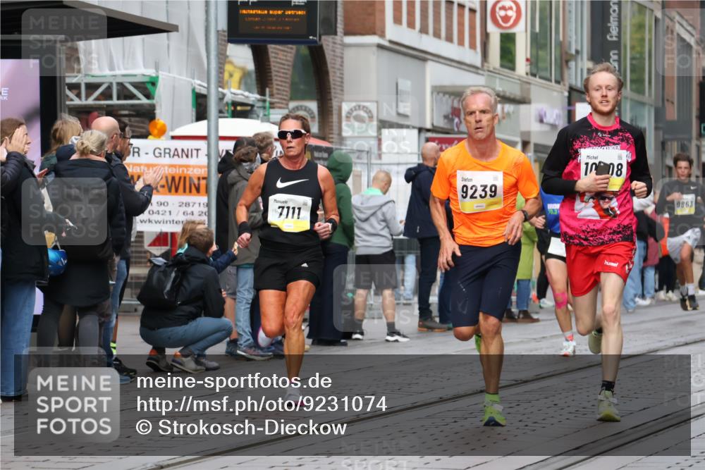 05.10.2025 - 20. swb-Marathon Bremen Strokosch-Dieckow http://msf.ph/oto/9231074 05.10.2025 10:39:04 Ziel 7111, 9239, 9289, 9671, 9863, 10525, 10908, 11067, 11343, 11474, 7111, 9239, 9289, 9671, 9863, 10525, 10908, 11067, 11343, 11474 meine-sportfotos.de