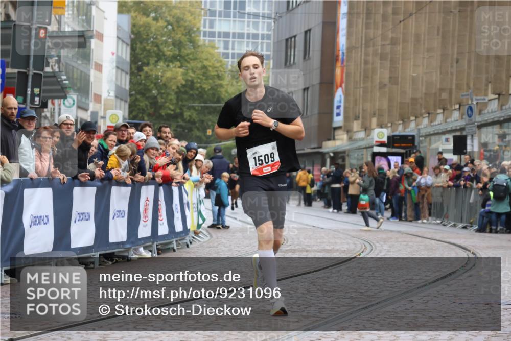 05.10.2025 - 20. swb-Marathon Bremen Strokosch-Dieckow http://msf.ph/oto/9231096 05.10.2025 12:29:46 Ziel 1509 meine-sportfotos.de