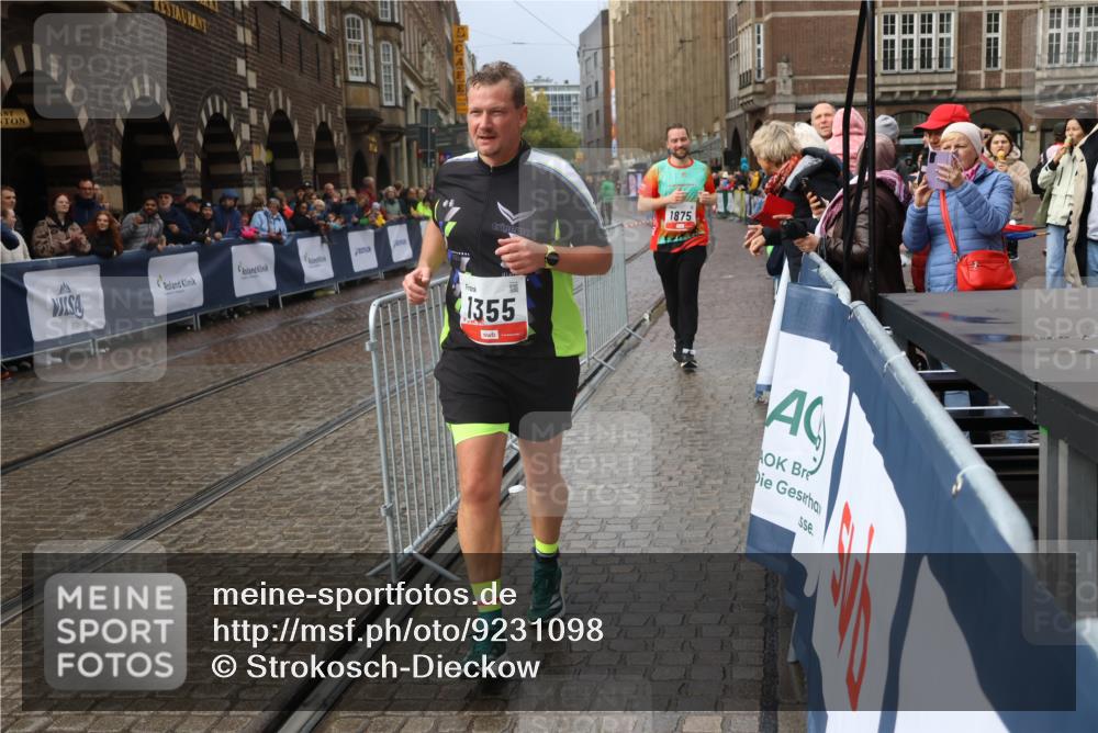 05.10.2025 - 20. swb-Marathon Bremen Strokosch-Dieckow http://msf.ph/oto/9231098 05.10.2025 15:13:36 Ziel 892, 1355, 1875 meine-sportfotos.de