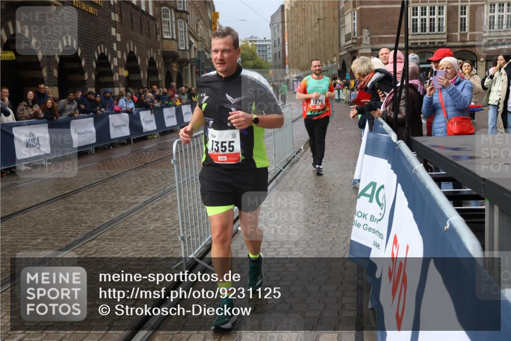 05.10.2025 - 20. swb-Marathon Bremen Strokosch-Dieckow http://msf.ph/oto/9231125 05.10.2025 15:13:37 Ziel 892, 1355, 1875 meine-sportfotos.de