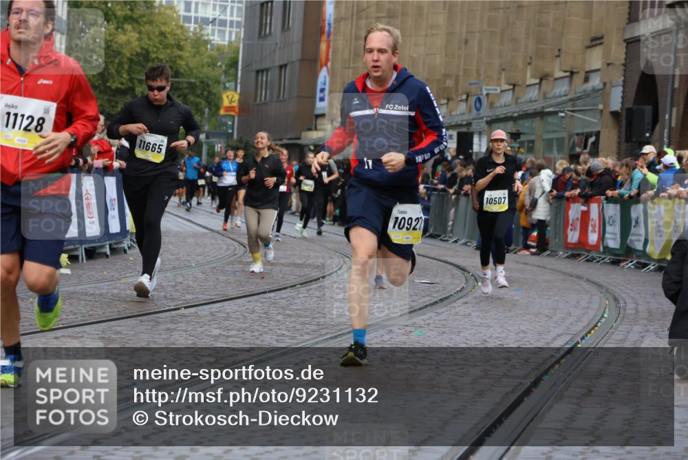 05.10.2025 - 20. swb-Marathon Bremen Strokosch-Dieckow http://msf.ph/oto/9231132 05.10.2025 10:52:19 Ziel 9172, 9584, 9955, 9987, 10507, 10719, 10900, 10927, 11128, 11458, 11491, 11528, 11665 meine-sportfotos.de