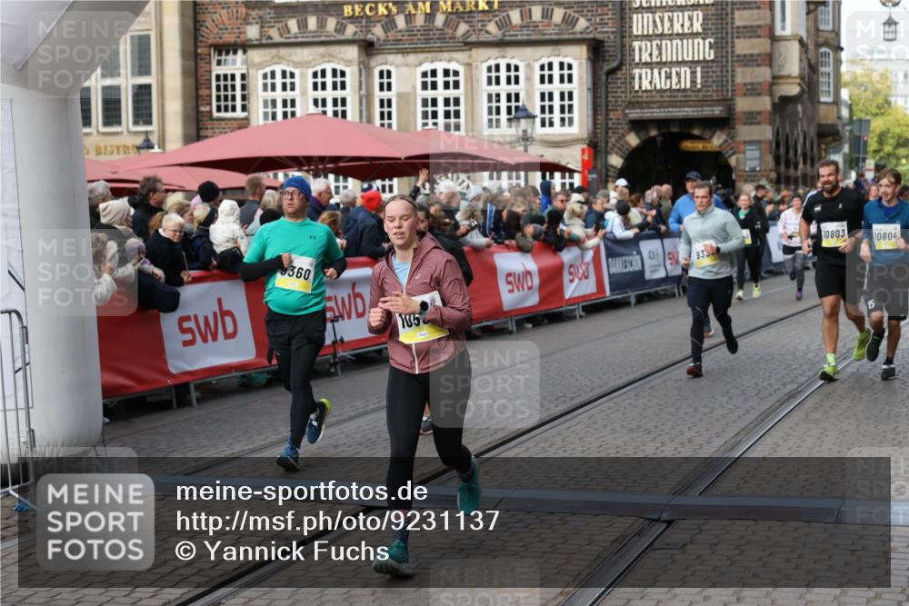 05.10.2025 - 20. swb-Marathon Bremen Yannick Fuchs http://msf.ph/oto/9231137 05.10.2025 11:02:52 Ziel 9331, 9360, 9516, 9841, 10129, 10510, 10530, 10803, 10804, 10825, 10826, 11024, 11193 meine-sportfotos.de