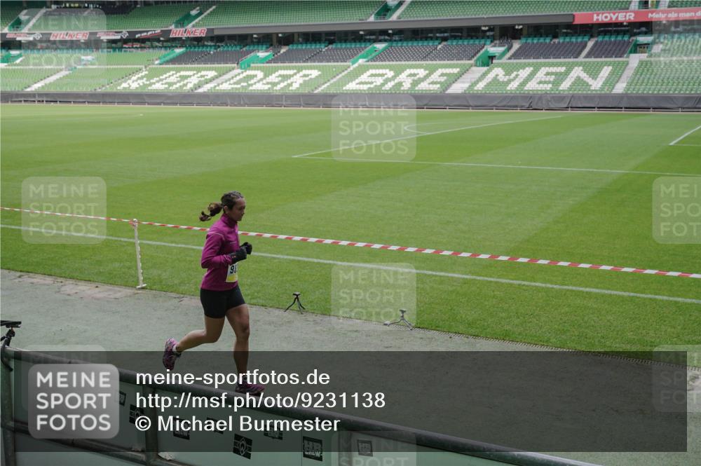 05.10.2025 - 20. swb-Marathon Bremen Michael Burmester http://msf.ph/oto/9231138 05.10.2025 10:30:02 Laufen im Stadion 7202, 8787, 8866, 9014, 9199, 9233, 9240, 9255, 9259, 9261, 9369, 9385, 9435, 9437, 9452, 9485, 9578, 9579, 9583, 9630, 9658, 9674, 9689, 9704, 9740, 9761, 9803, 9832, 9889, 9924, 9929, 9958, 9975, 10022, 10073, 10118, 10159, 10170, 10221, 10246, 10376, 10392, 10400, 10432, 10443, 10507, 10534, 10548, 10601, 10673, 10685, 10715, 10726, 10781, 10868, 10873, 10877, 10923, 10932, 10951, 10968, 11022, 11091, 11177, 11208, 11288, 11298, 11319, 9556 meine-sportfotos.de