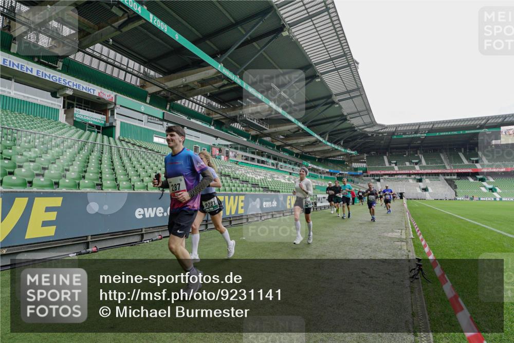 05.10.2025 - 20. swb-Marathon Bremen Michael Burmester http://msf.ph/oto/9231141 05.10.2025 12:50:00 Laufen im Stadion 150, 187, 217, 270, 287, 424, 511, 679, 845, 906, 939, 1257, 1388, 1535, 1609, 1707, 1727, 1876, 1904, 2044, 2356, 2721, 3259, 3353, 3544, 3738, 3885, 3960, 4006, 4318, 4367, 4438, 4870, 4938, 5118, 5389, 5873, 5894, 6214, 6216, 6281, 6431, 6619, 6717, 6805, 6877, 7647, 7826, 7963, 7987, 8401, 8536, 8873, 8907, 9118, 1654, 1727, 2119, 2594, 2988, 2990, 3124, 4385, 8216 meine-sportfotos.de