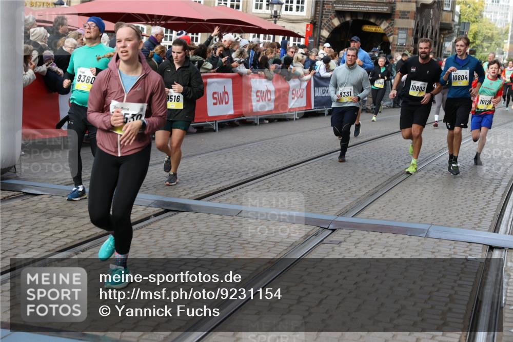 05.10.2025 - 20. swb-Marathon Bremen Yannick Fuchs http://msf.ph/oto/9231154 05.10.2025 11:02:52 Ziel 9331, 9360, 9516, 9841, 10129, 10510, 10530, 10803, 10804, 10825, 10826, 11024, 11193 meine-sportfotos.de