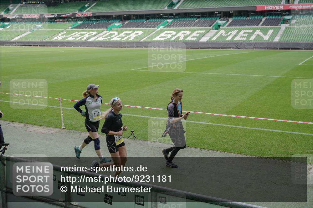 05.10.2025 - 20. swb-Marathon Bremen Michael Burmester http://msf.ph/oto/9231181 05.10.2025 10:30:05 Laufen im Stadion 7202, 8787, 8866, 9014, 9199, 9209, 9233, 9240, 9255, 9259, 9261, 9369, 9385, 9435, 9437, 9452, 9485, 9578, 9579, 9583, 9630, 9658, 9663, 9674, 9689, 9704, 9740, 9761, 9803, 9832, 9889, 9906, 9924, 9958, 9975, 10022, 10073, 10118, 10159, 10170, 10221, 10246, 10376, 10392, 10400, 10432, 10443, 10507, 10534, 10548, 10673, 10685, 10726, 10781, 10868, 10873, 10877, 10923, 10932, 10951, 10968, 11022, 11091, 11177, 11208, 11288, 11298, 11319, 9556 meine-sportfotos.de