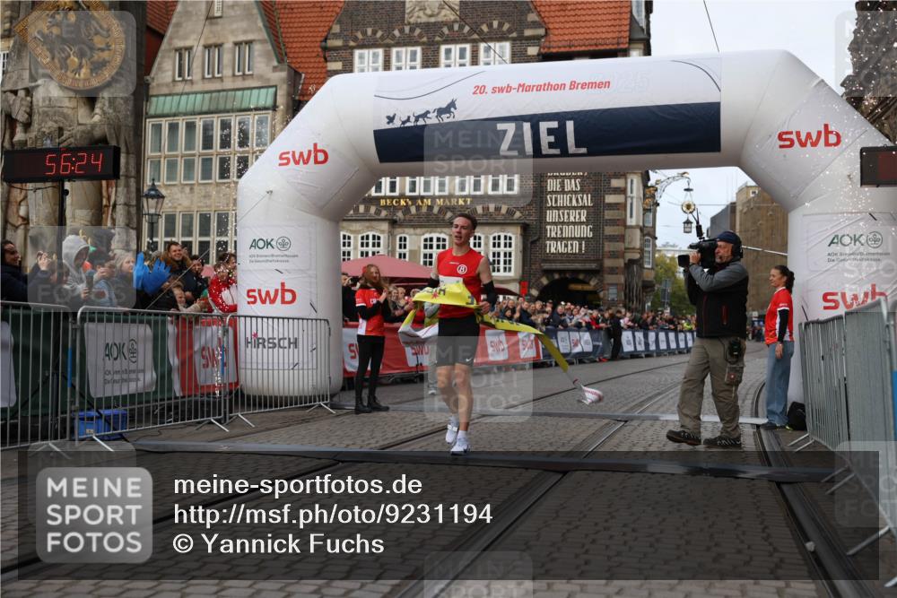 05.10.2025 - 20. swb-Marathon Bremen Yannick Fuchs http://msf.ph/oto/9231194 05.10.2025 10:27:13 Ziel 35 meine-sportfotos.de