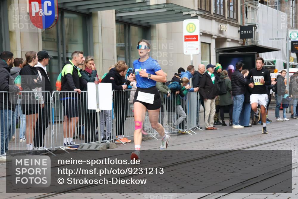 05.10.2025 - 20. swb-Marathon Bremen Strokosch-Dieckow http://msf.ph/oto/9231213 05.10.2025 10:39:10 Ziel 7111, 9239, 9289, 9671, 9863, 10525, 10908, 11067, 11343, 11418, 11474, 7111, 9239, 9289, 9671, 9863, 10525, 10908, 11067, 11343, 11418, 11474 meine-sportfotos.de