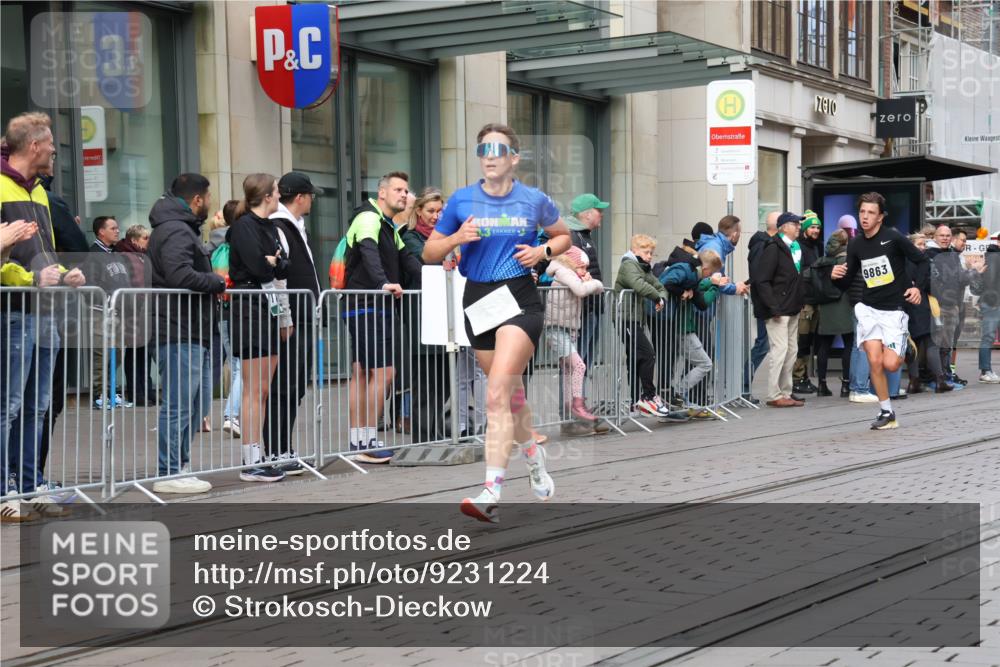 05.10.2025 - 20. swb-Marathon Bremen Strokosch-Dieckow http://msf.ph/oto/9231224 05.10.2025 10:39:10 Ziel 7111, 9239, 9289, 9671, 9863, 10525, 10908, 11067, 11343, 11418, 11474, 7111, 9239, 9289, 9671, 9863, 10525, 10908, 11067, 11343, 11418, 11474 meine-sportfotos.de